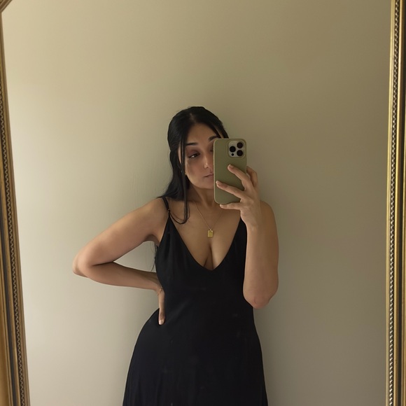 DISSH Elegant Black Single Strap Dress - Picture 2 of 8